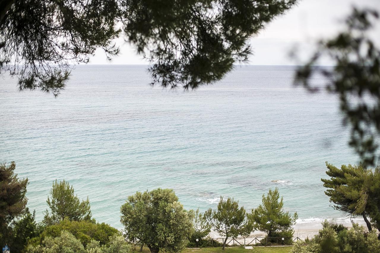 Blue Crab, Beachfront House In Kalandra #Feelslikehome Hanioti Exterior photo